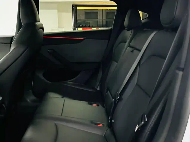 Tesla Model Y — Фото автомобиля 9