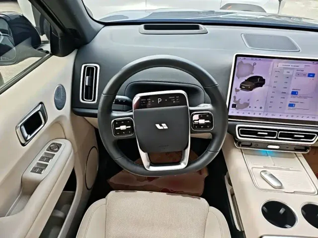 Li Auto L6 — Фото автомобиля 10