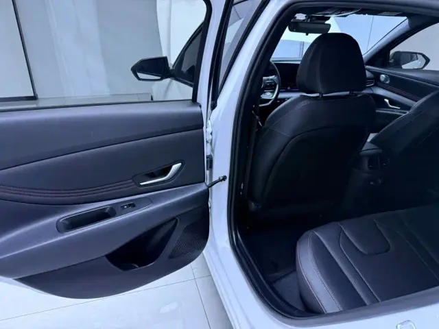 Hyundai Elantra — Фото автомобиля 17