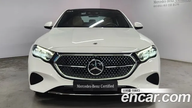 Mercedes-Benz E-Class — Фото автомобиля 3