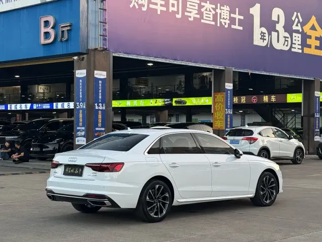 Audi A4L — Фото автомобиля 16
