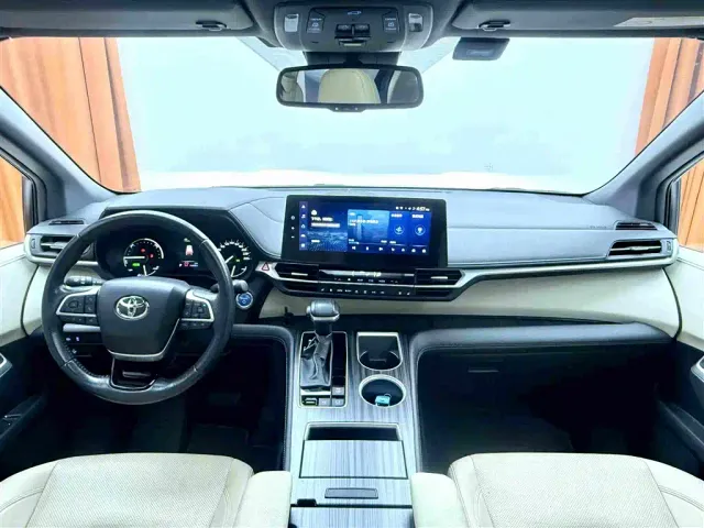 Toyota Sienna — Фото автомобиля 9