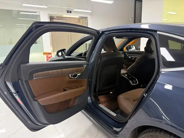 Volvo S90 — Фото автомобиля 14