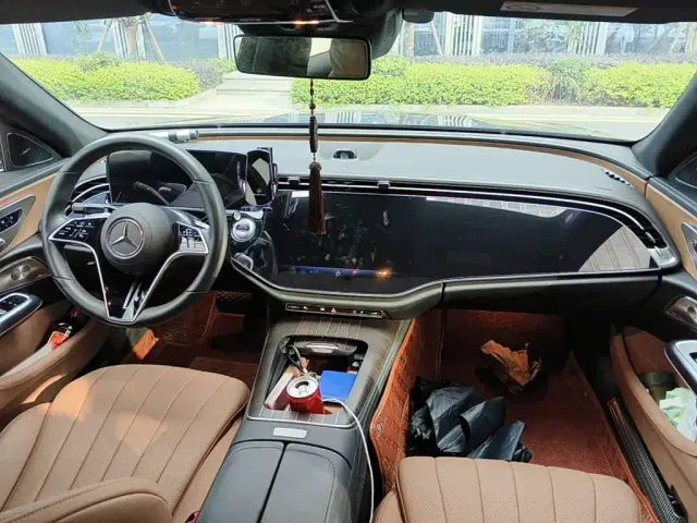 Mercedes-Benz E-Class — Фото автомобиля 12