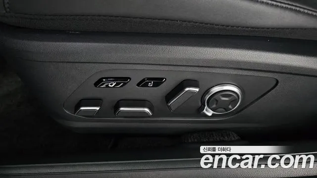 Hyundai Grandeur Grandeur (GN7) 2.5 Бензин 2WD — Фото автомобиля 28