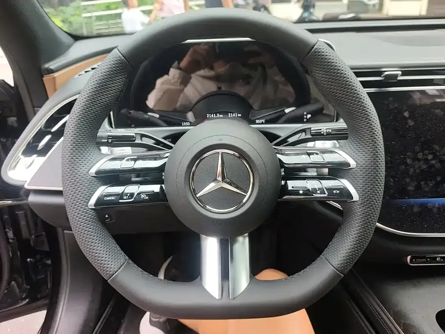 Mercedes-Benz Mercedes-Benz E-Class — Фото автомобиля 15