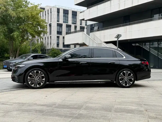 Mercedes-Benz E-Class — Фото автомобиля 22