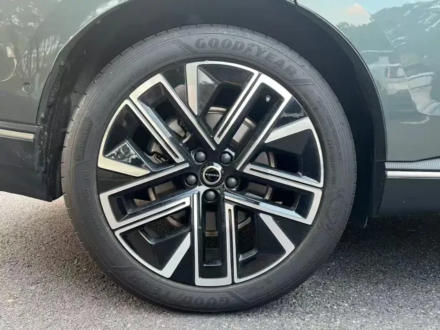 Volvo XC70 Plug-in Hybrid — Фото автомобиля 11