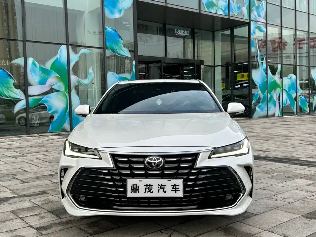 Toyota Avalon — Фото автомобиля 2