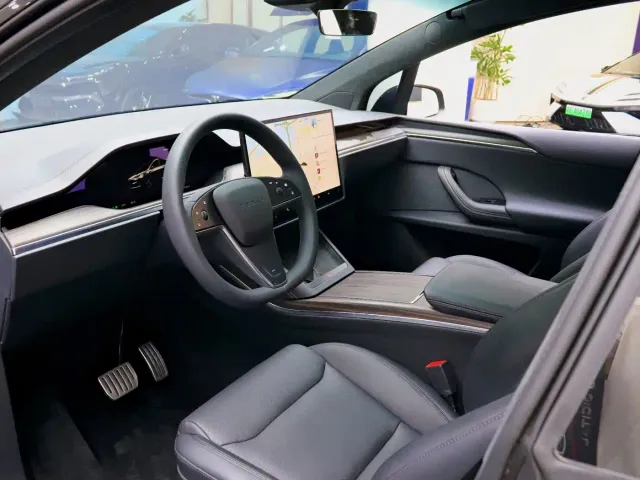 Tesla Model X — Фото автомобиля 4