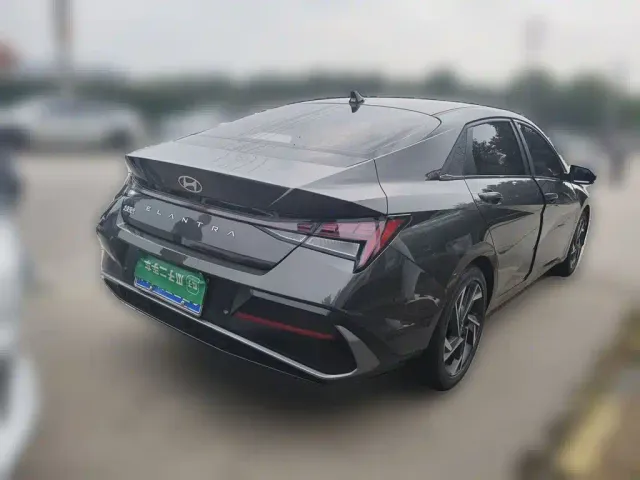 Hyundai Elantra — Фото автомобиля 4