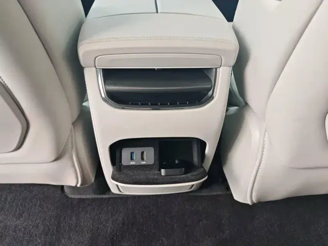 Volvo EM90 — Фото автомобиля 17