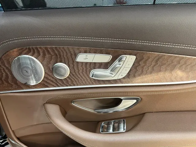 Mercedes-Benz E-Class — Фото автомобиля 10