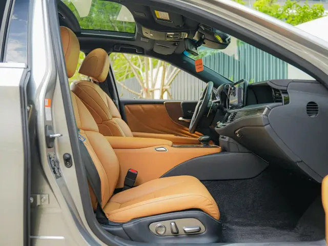 Lexus LS — Фото автомобиля 12