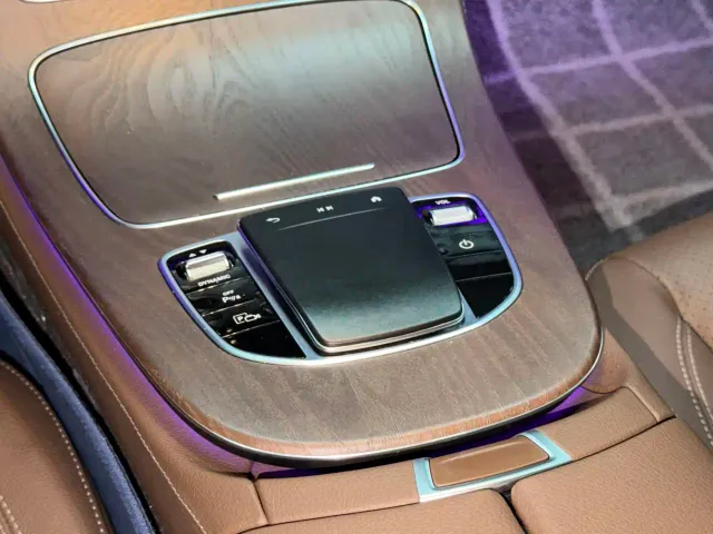 Mercedes-Benz E-Class — Фото автомобиля 14