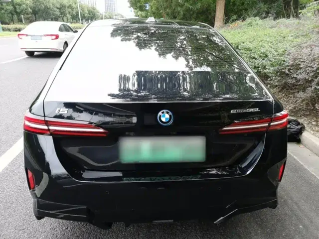 BMW i5 — Фото автомобиля 5
