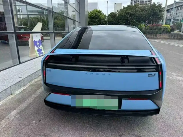 Xpeng P7 — Фото автомобиля 4