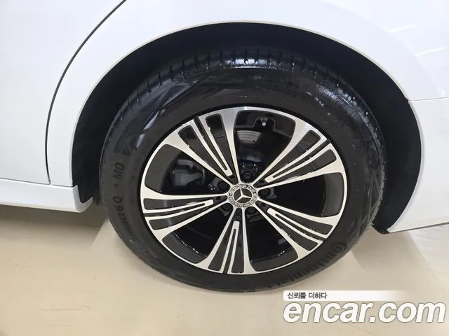 Mercedes-Benz E-Class — Фото автомобиля 17