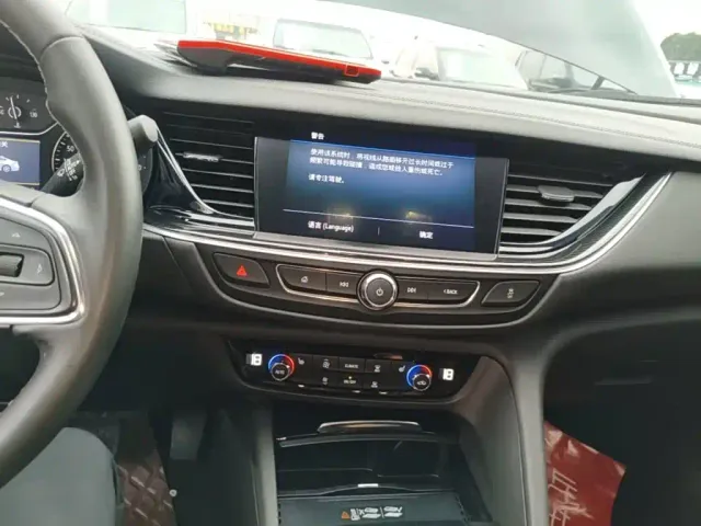 Buick Regal — Фото автомобиля 12