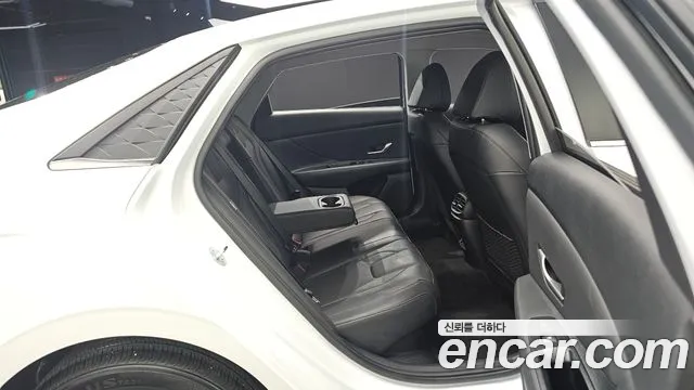 Hyundai AVANTE Inspiration — Фото автомобиля 11