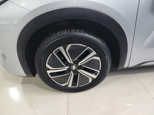 Geely Galaxy Starship 7 EM-i — Фото автомобиля 22