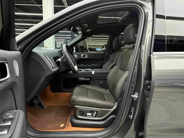 Li Auto L8 — Фото автомобиля 11