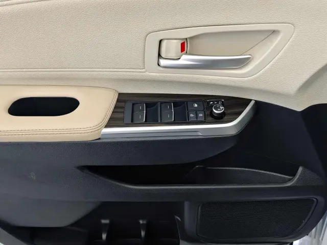 Toyota Sienna — Фото автомобиля 14
