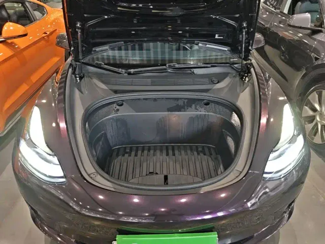 Tesla Model 3 — Фото автомобиля 19
