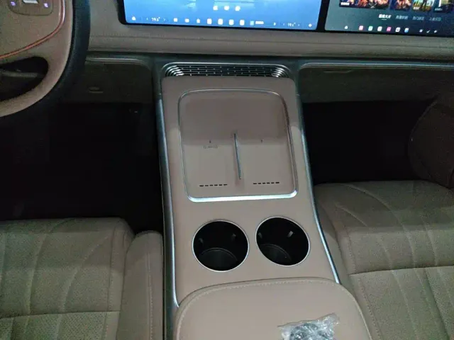 Xpeng G9 — Фото автомобиля 13