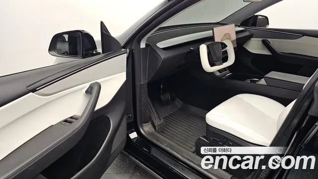 Tesla Model Y — Фото автомобиля 14