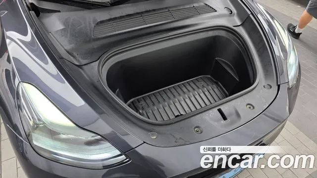 Tesla Model Y — Фото автомобиля 6