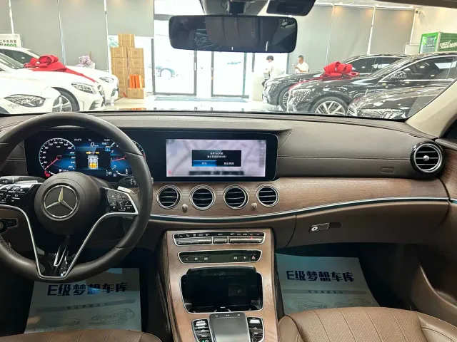 Mercedes-Benz E-Class — Фото автомобиля 10