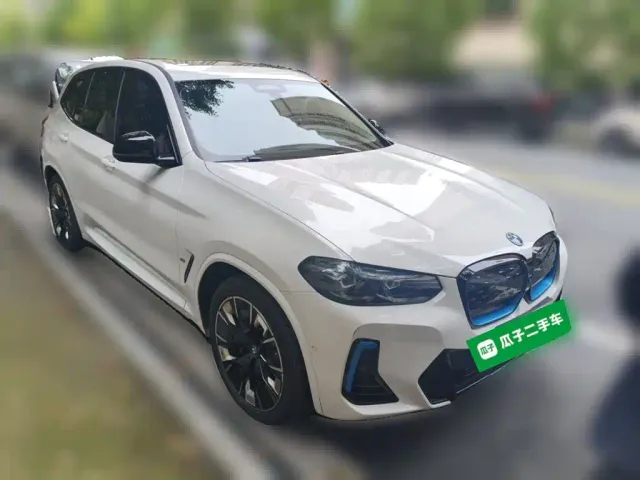 BMW iX3 — Фото автомобиля 24