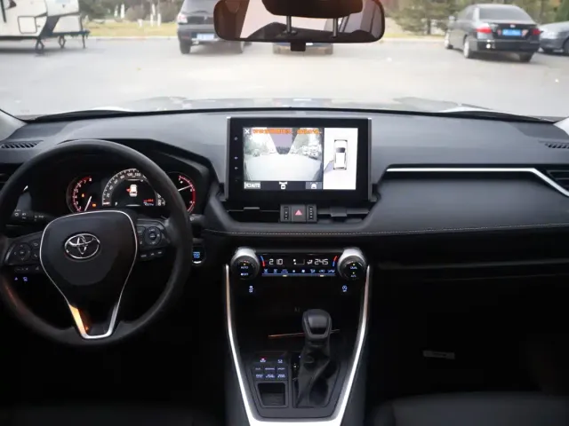 Toyota RAV4 — Фото автомобиля 9