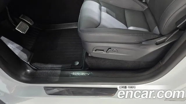 Tesla Model Y — Фото автомобиля 28