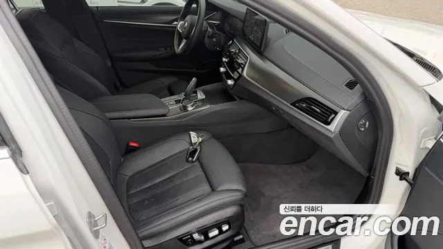 BMW 5-Series — Фото автомобиля 10