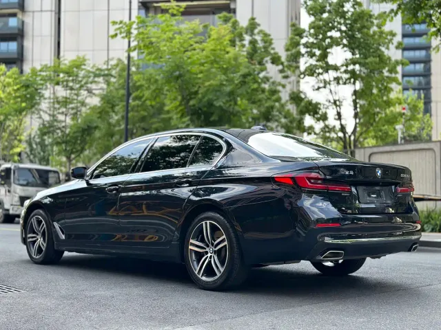 BMW 5 Series — Фото автомобиля 24