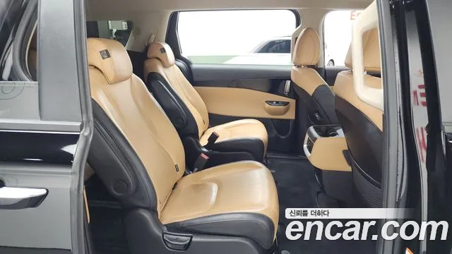 Kia Carnival Generation 4 — Фото автомобиля 17