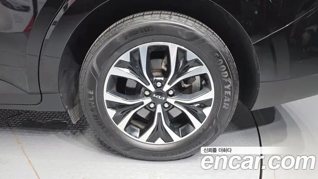 Kia Carnival Generation 4 — Фото автомобиля 4