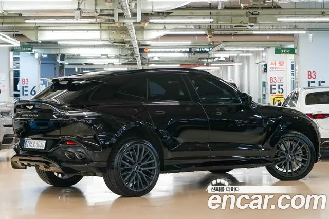 Astonmartin DBX — Фото автомобиля 2
