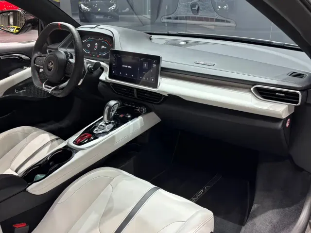 Lotus Emira — Фото автомобиля 12