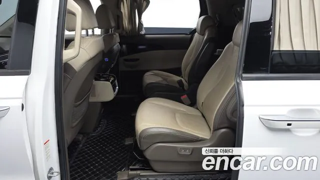 Kia Carnival Generation 4 — Фото автомобиля 25