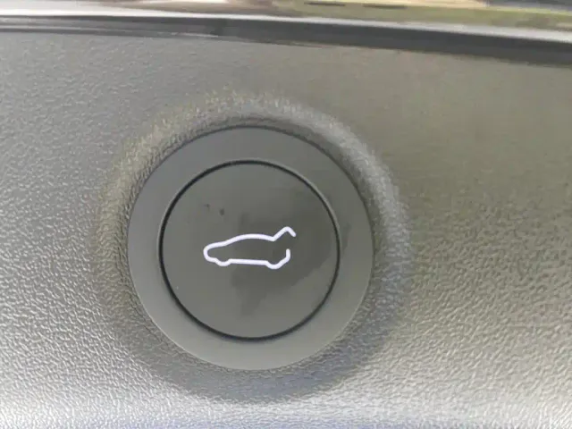 Tesla Model 3 — Фото автомобиля 27