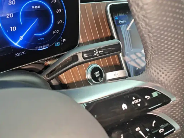 Mercedes-Benz EQE SUV — Фото автомобиля 13