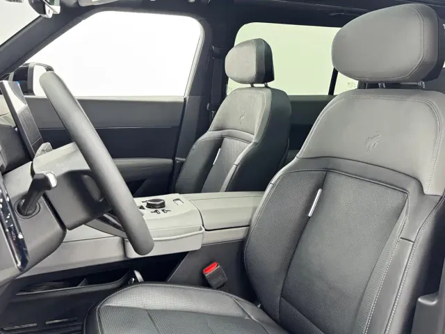 Ford Mustang NEV — Фото автомобиля 5