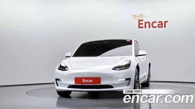 Tesla Model 3 — Фото автомобиля 3