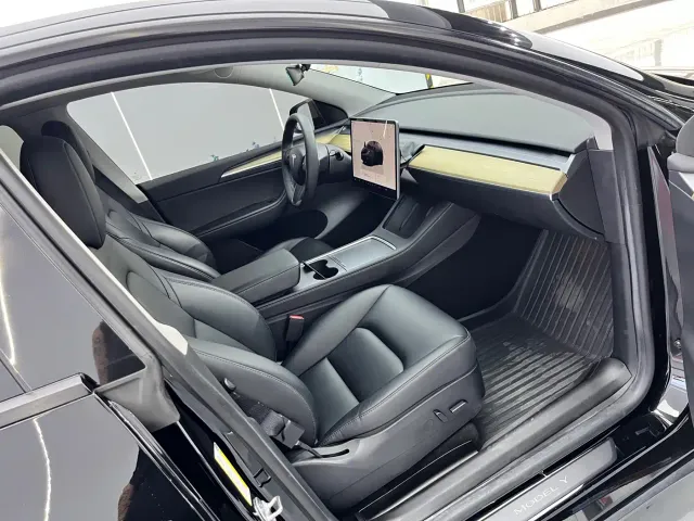 Tesla Model Y — Фото автомобиля 7