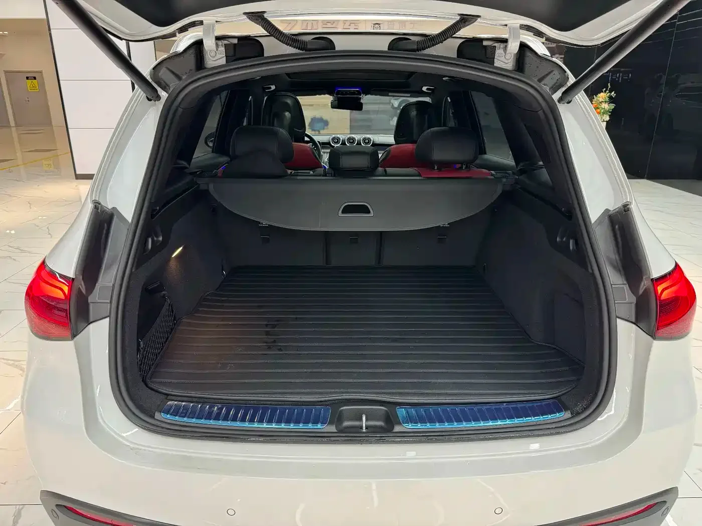 Mercedes-Benz Mercedes-Benz GLC 2023 GLC 300 L 4MATIC Sport 5-Seater — Фото автомобиля 12