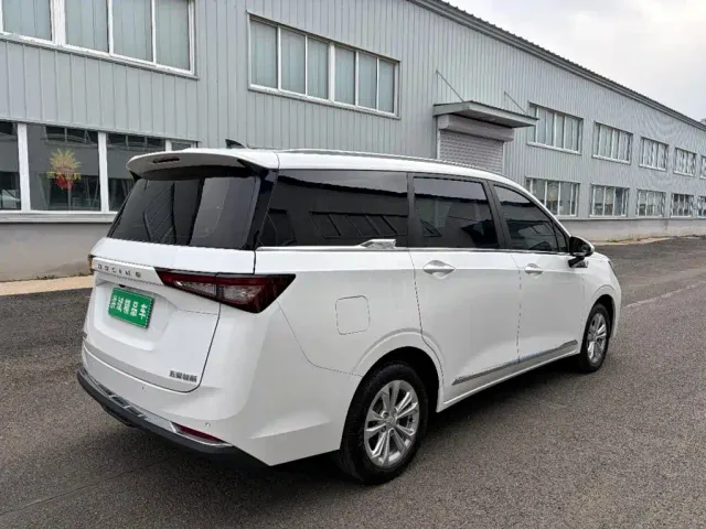 Wuling Jiachen — Фото автомобиля 10
