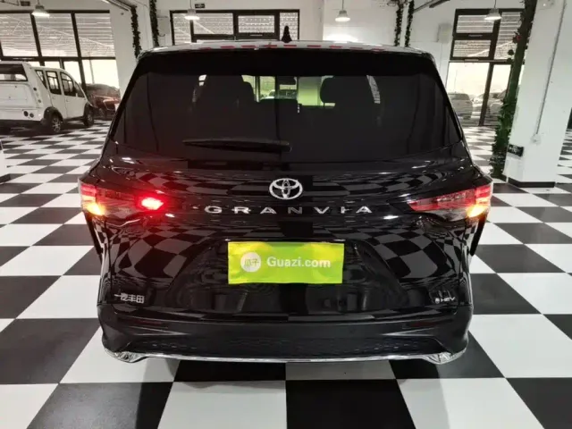 Toyota Granvia — Фото автомобиля 5